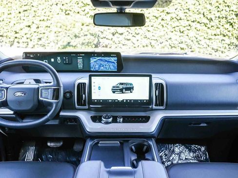 Used 2025 Ford Expedition Max Active RWD image 12