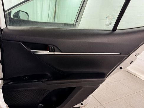 Used 2020 Toyota Camry SE FWD image 16