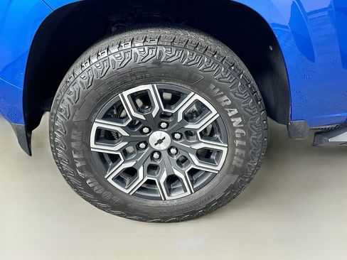 Used 2023 Chevrolet Colorado Z71 w/ Advanced Trailering Package image 30