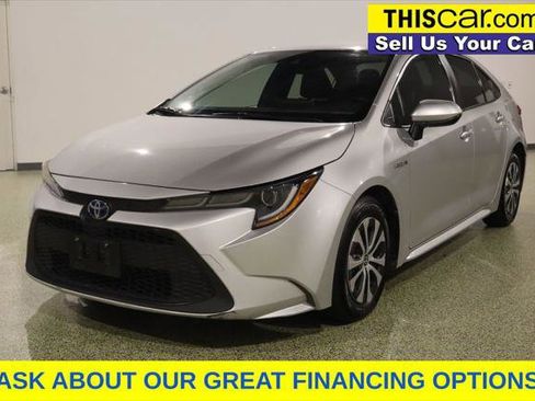 Used 2021 Toyota Corolla LE image 3