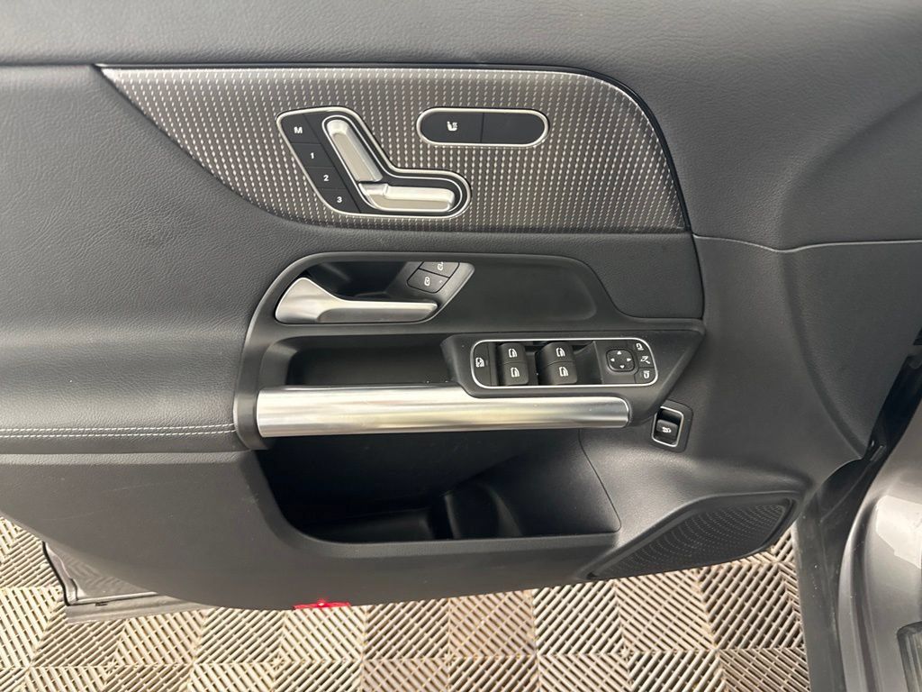 Used 2021 Mercedes-Benz GLA 250 4MATIC image 20