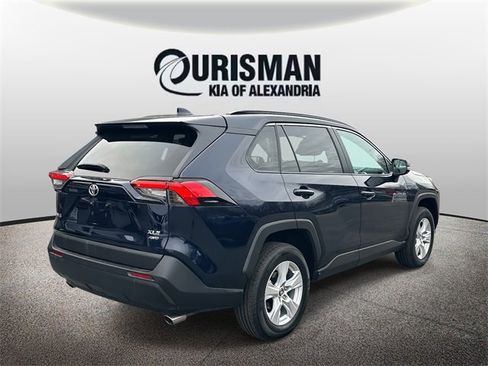 Used 2020 Toyota RAV4 XLE image 19