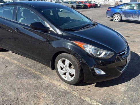 Used 2013 Hyundai Elantra GLS w/ Preferred Pkg image 2