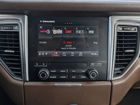 Used 2018 Porsche Macan S image 23