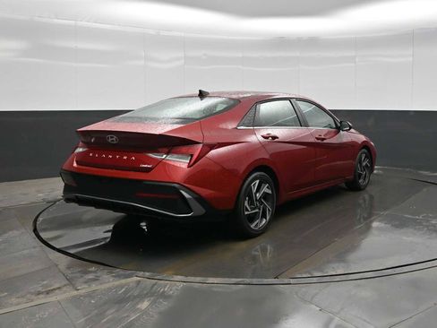 Certified 2025 Hyundai Elantra Limited image 7
