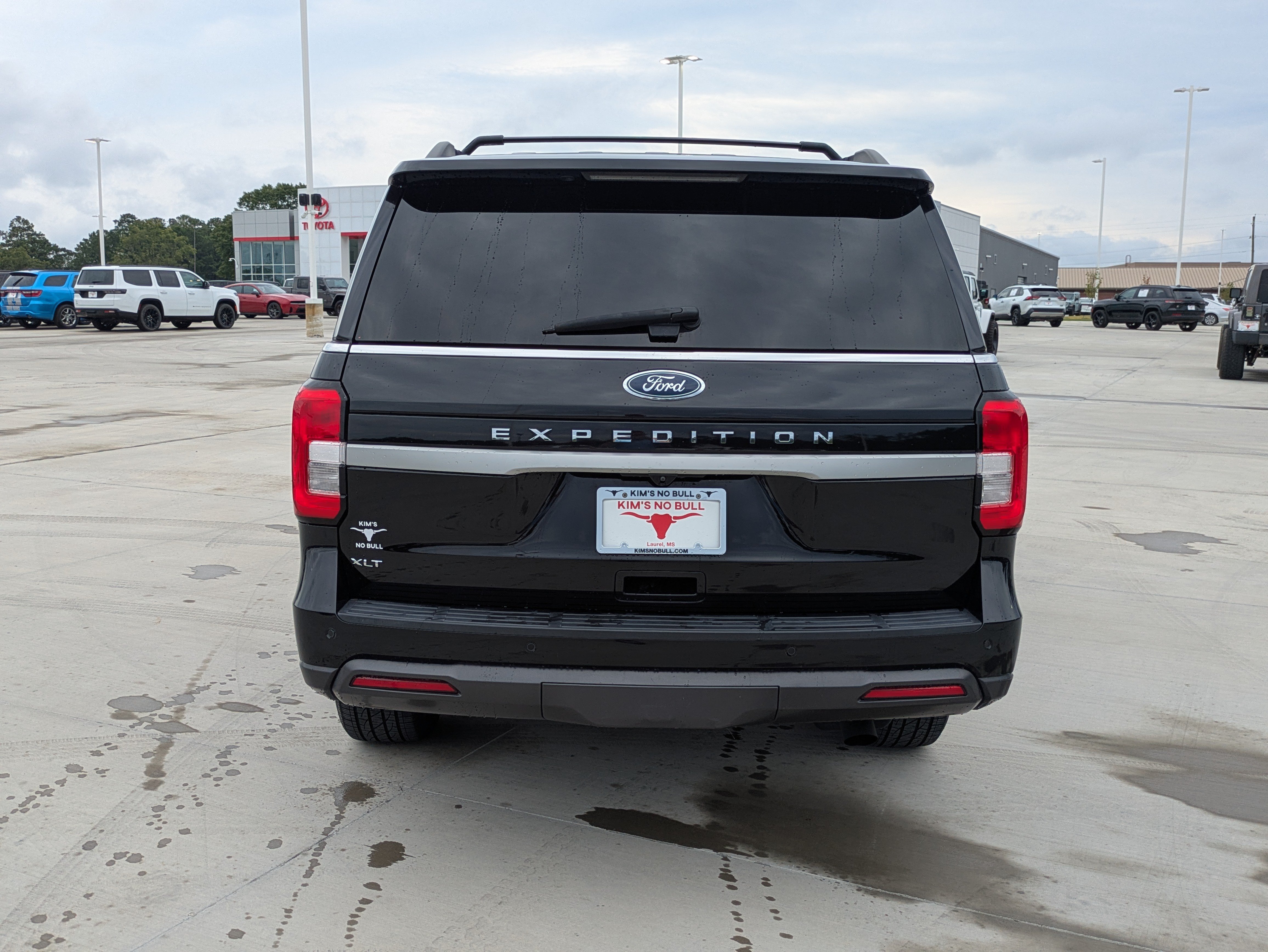 Used 2024 Ford Expedition XLT AWD/4WD image 4