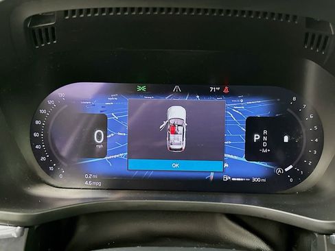 Used 2022 Volvo XC60 B5 Momentum w/ Advanced Package image 12