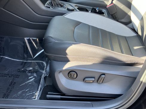 Used 2023 Volkswagen Taos SEL image 17