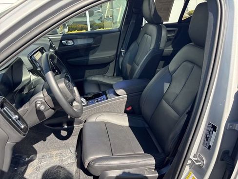 Used 2025 Volvo XC40 B5 Plus image 17