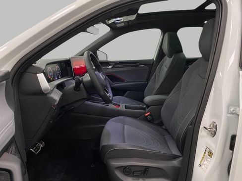 New 2025 Volkswagen Tiguan SE R-Line image 27