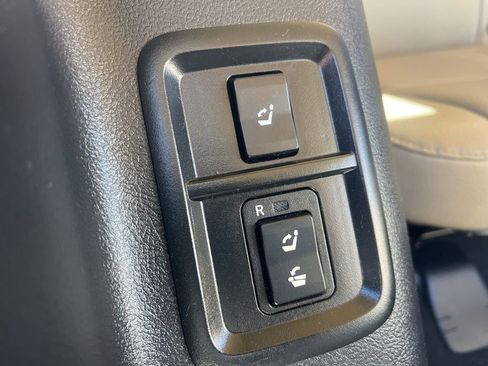 Used 2014 Toyota Sequoia Platinum image 26