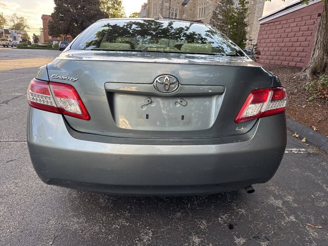 Used 2010 Toyota Camry LE FWD image 6