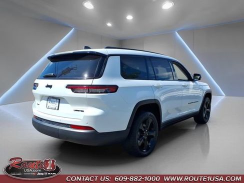 Used 2023 Jeep Grand Cherokee L Limited w/ Black Appearance Package AWD/4WD image 3