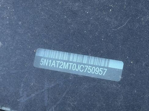 Used 2018 Nissan Rogue SV w/ Premium Package image 5