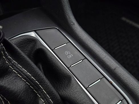 Used 2022 Volkswagen Tiguan SE image 34