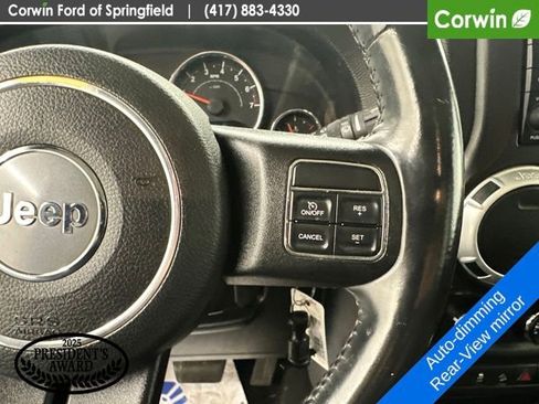 Used 2013 Jeep Wrangler Unlimited Sahara w/ Connectivity Group AWD/4WD image 29