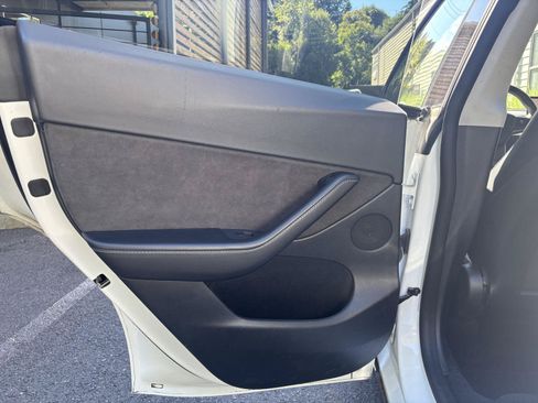 Used 2021 Tesla Model Y Long Range AWD/4WD image 8
