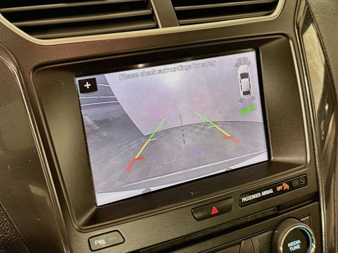 Used 2018 Ford Explorer XLT w/ Equipment Group 202A FWD image 15