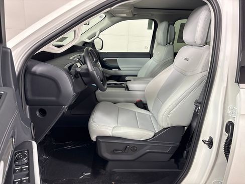 New 2026 Ford Expedition Max Platinum w/ Driver's Package image 30