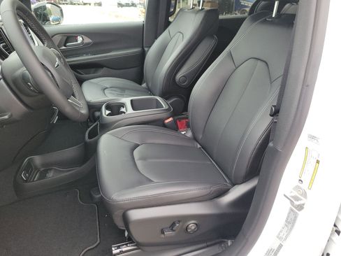 New 2026 Chrysler Voyager LX image 14