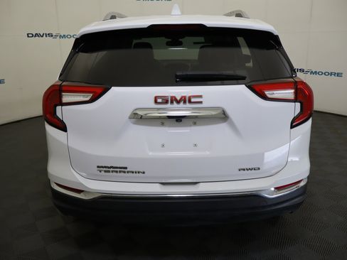 Used 2024 GMC Terrain SLT image 8