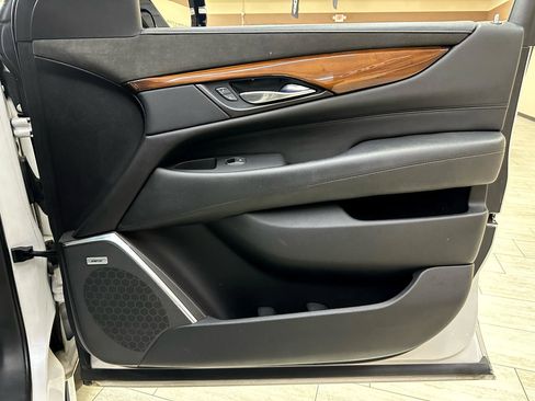 Used 2018 Cadillac Escalade Premium Luxury image 47