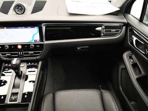 Certified 2026 Porsche Macan AWD/4WD image 24