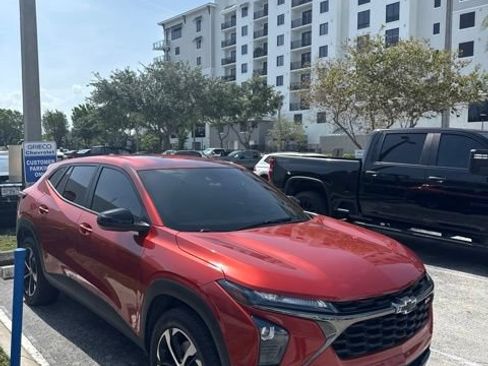Used 2024 Chevrolet Trax RS w/ Driver Confidence Package FWD image 2