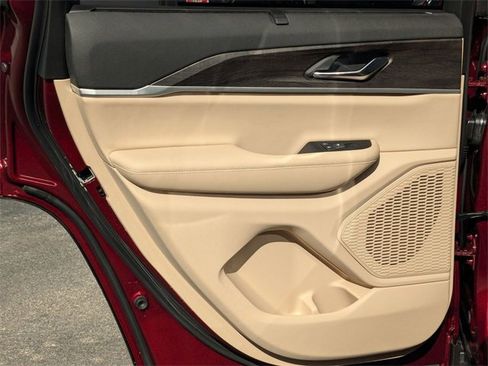 New 2025 Jeep Grand Cherokee Limited w/ Luxury Tech Group II image 28