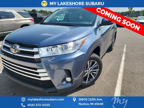 Used 2017 Toyota Highlander XLE AWD/4WD image 3