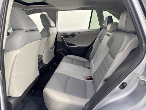 Used 2022 Toyota RAV4 XLE Premium image 38
