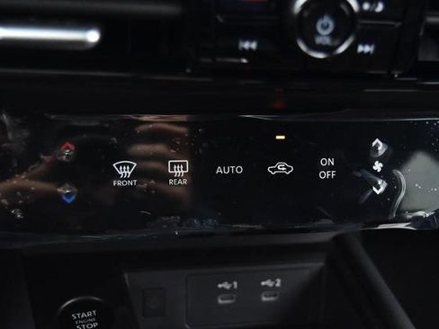 New 2025 Nissan Kicks SR image 18