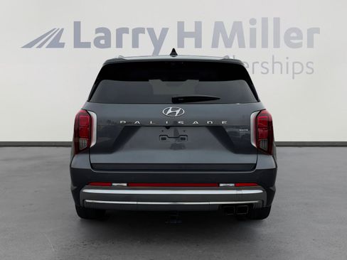 Used 2023 Hyundai Palisade Calligraphy image 4