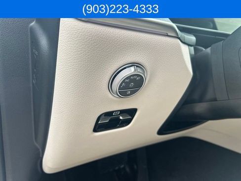 Used 2026 Mercedes-Benz GLC 300 image 23
