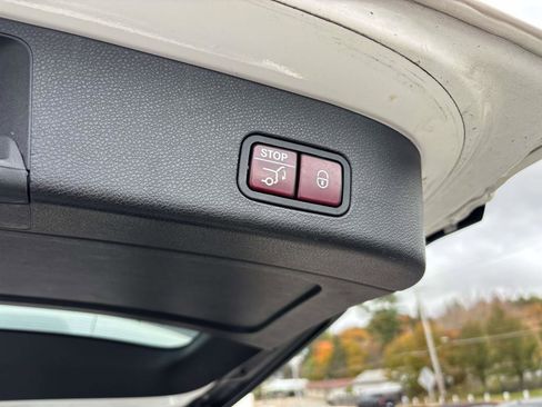 Used 2015 Mercedes-Benz GL 550 4MATIC image 15