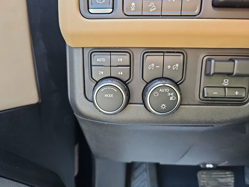 Used 2021 Chevrolet Tahoe Premier w/ Premium Package AWD/4WD image 33