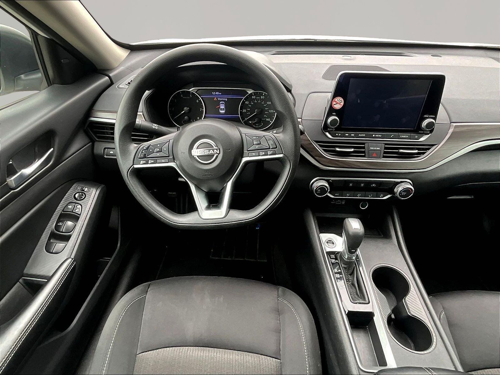 Used 2025 Nissan Altima 2.5 SV FWD image 15