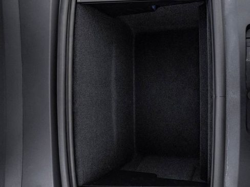 Certified 2025 Porsche Taycan image 29