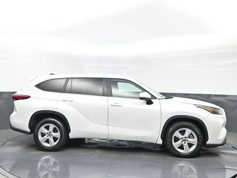 Used 2023 Toyota Highlander L FWD image 7