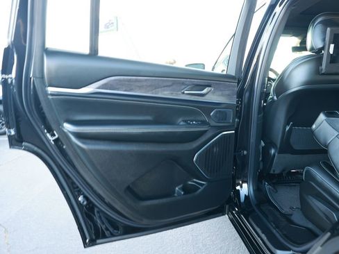 New 2025 Jeep Grand Cherokee L Overland image 33