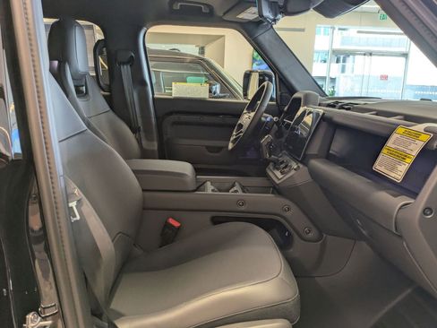 New 2026 Land Rover Defender 110 OCTA AWD/4WD image 32