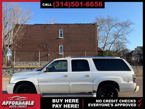 Used 2005 Cadillac Escalade ESV Base image 2