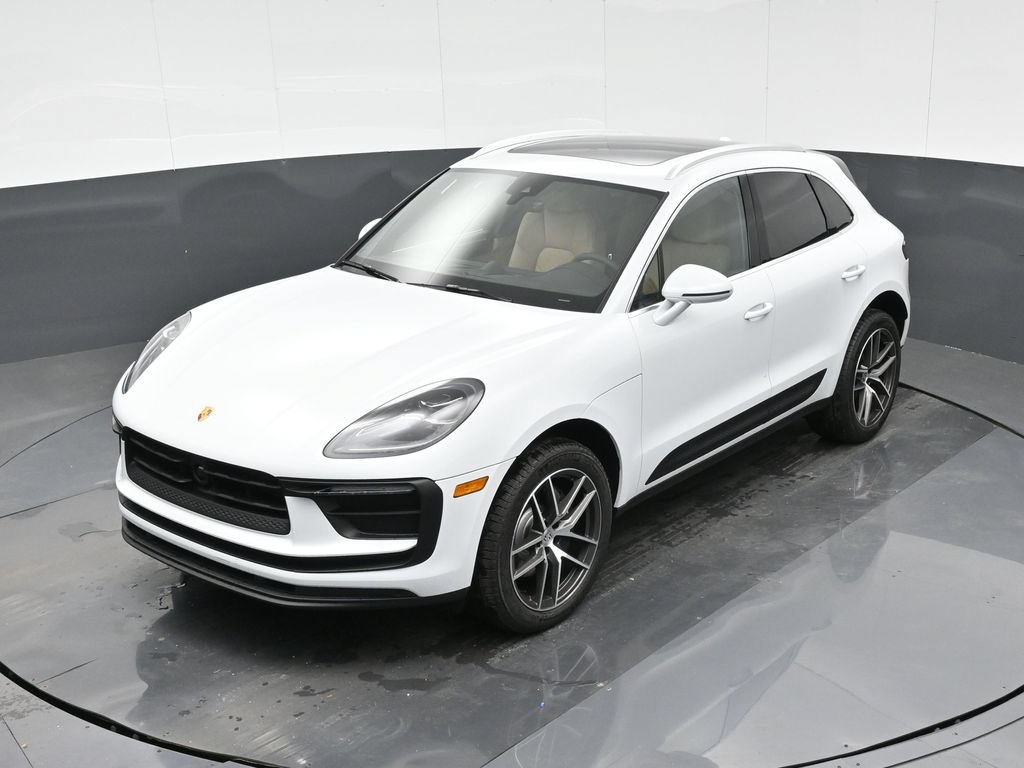 Certified 2026 Porsche Macan AWD/4WD image 26