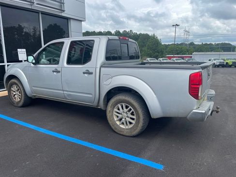 Used 2014 Nissan Frontier SV w/ SV Value Truck Package RWD image 10