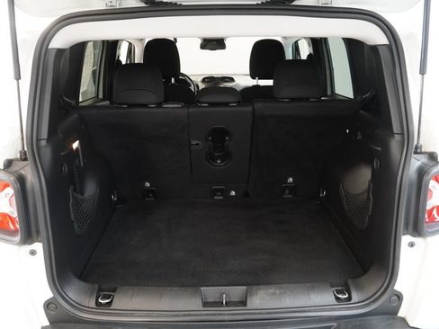 Used 2020 Jeep Renegade Latitude w/ Cold Weather Group AWD/4WD image 11