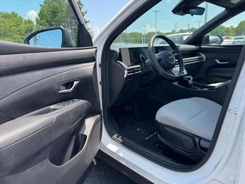 Used 2025 Hyundai Santa Cruz SE AWD/4WD image 14