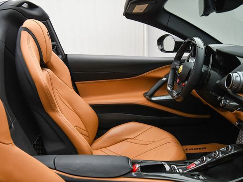 Used 2022 Ferrari 812 GTS image 55