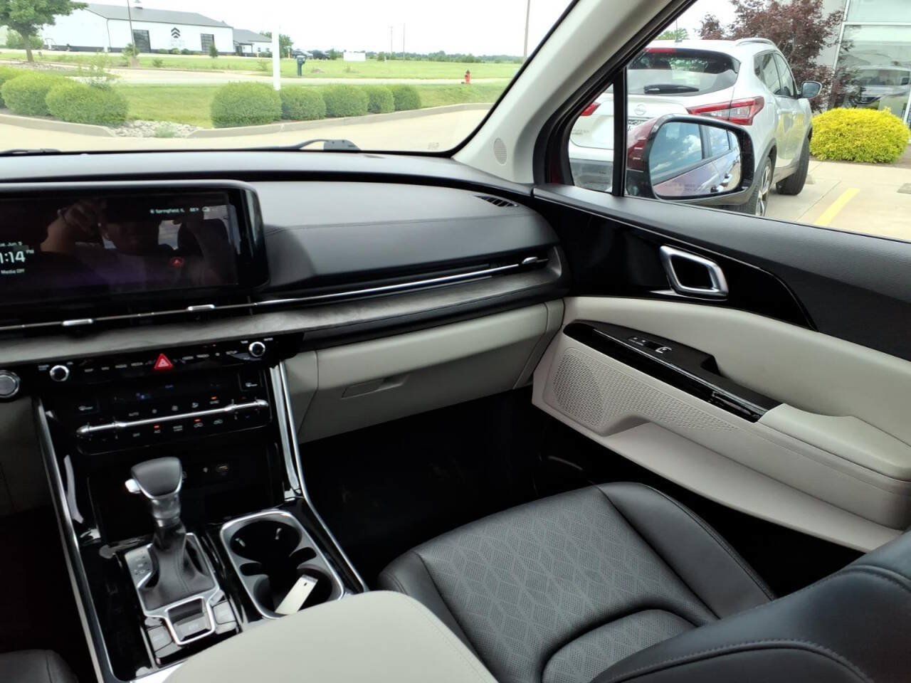Used 2024 Kia Carnival EX FWD image 9