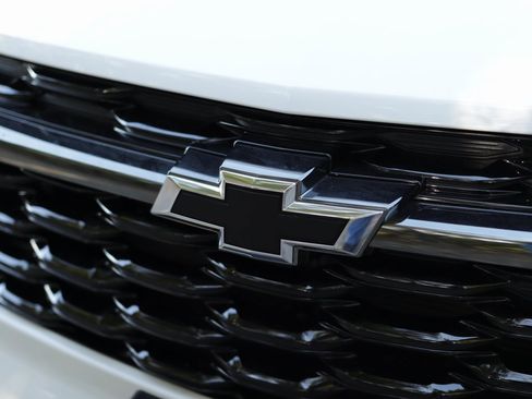 New 2025 Chevrolet Trax RS w/ Sunroof Package image 29