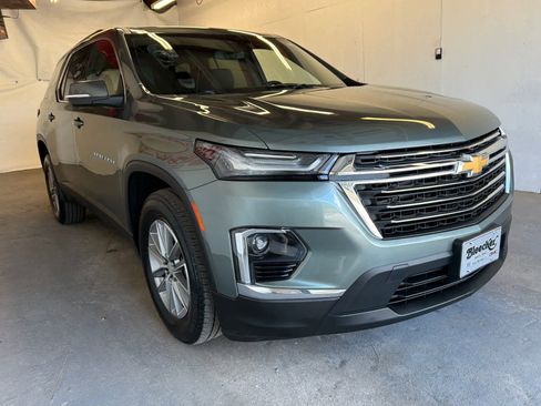 Used 2023 Chevrolet Traverse LT FWD image 4